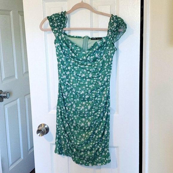 4 different floral dresses size small and Xs for petit girls mixed brands - Picture 4 of 5